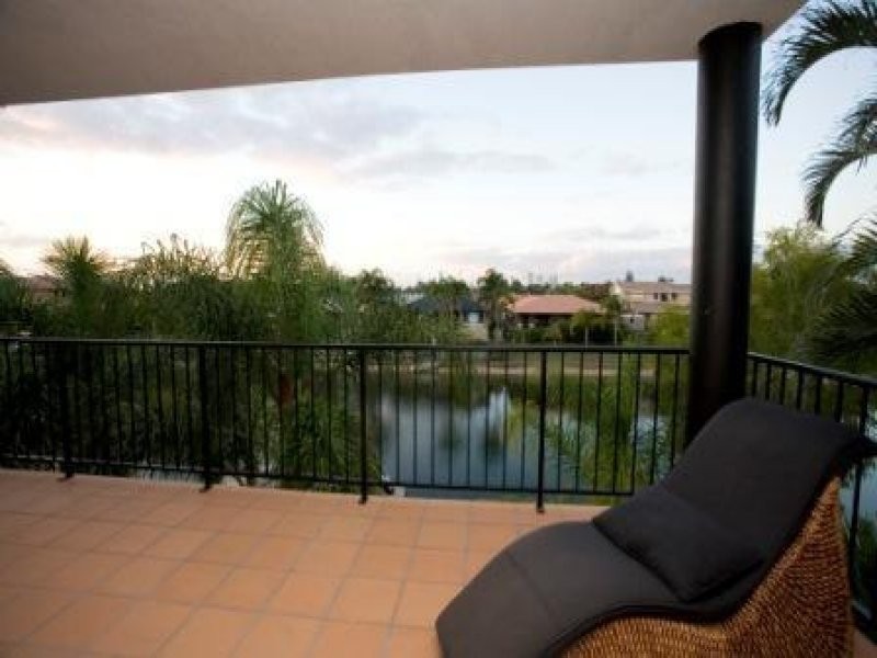 21 Mcilwain Drive, Mermaid Waters QLD 4218
