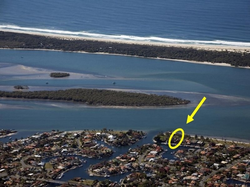 52 Shearwater Esplanade, Runaway Bay QLD 4216