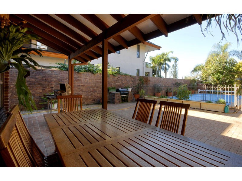 52 Shearwater Esplanade, Runaway Bay QLD 4216