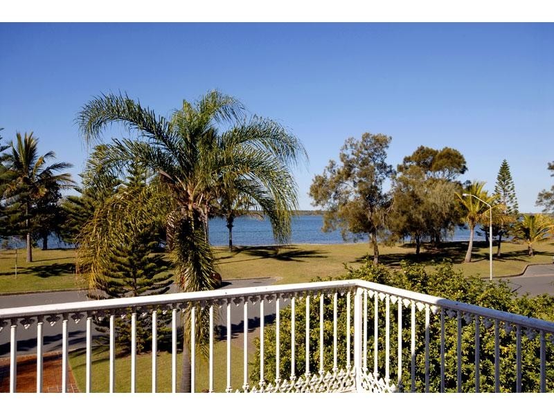 52 Shearwater Esplanade, Runaway Bay QLD 4216