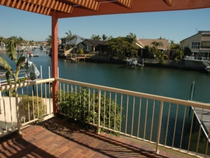 7 Sundance Way, Runaway Bay QLD 4216
