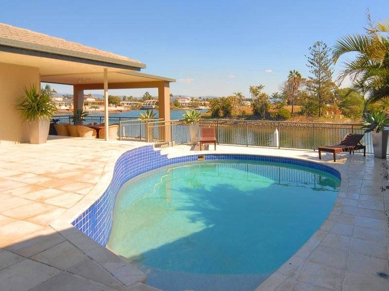 21 Etna Street, Isle Of Capri QLD 4217