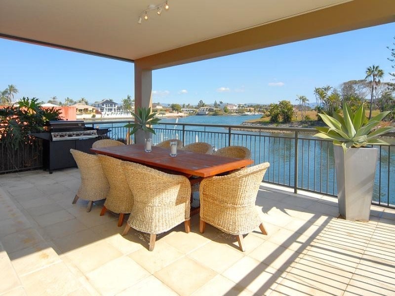 21 Etna Street, Isle Of Capri QLD 4217