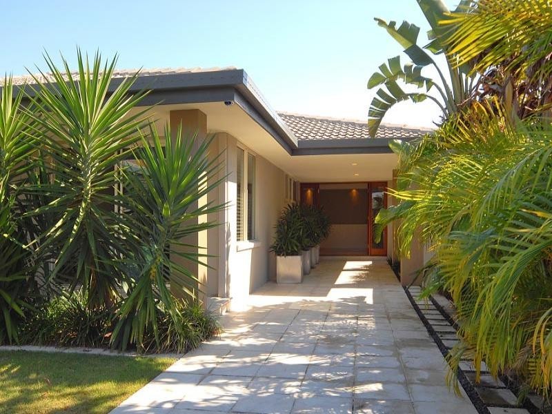 21 Etna Street, Isle Of Capri QLD 4217