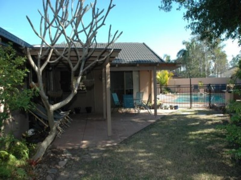 4 Rawlinna Drive, Mermaid Waters QLD 4218