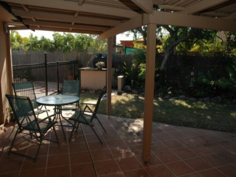 4 Rawlinna Drive, Mermaid Waters QLD 4218