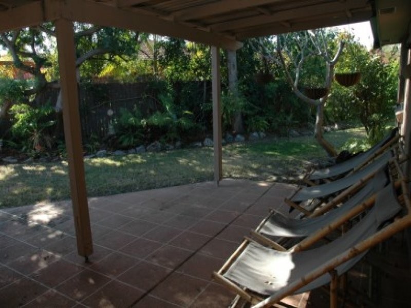 4 Rawlinna Drive, Mermaid Waters QLD 4218