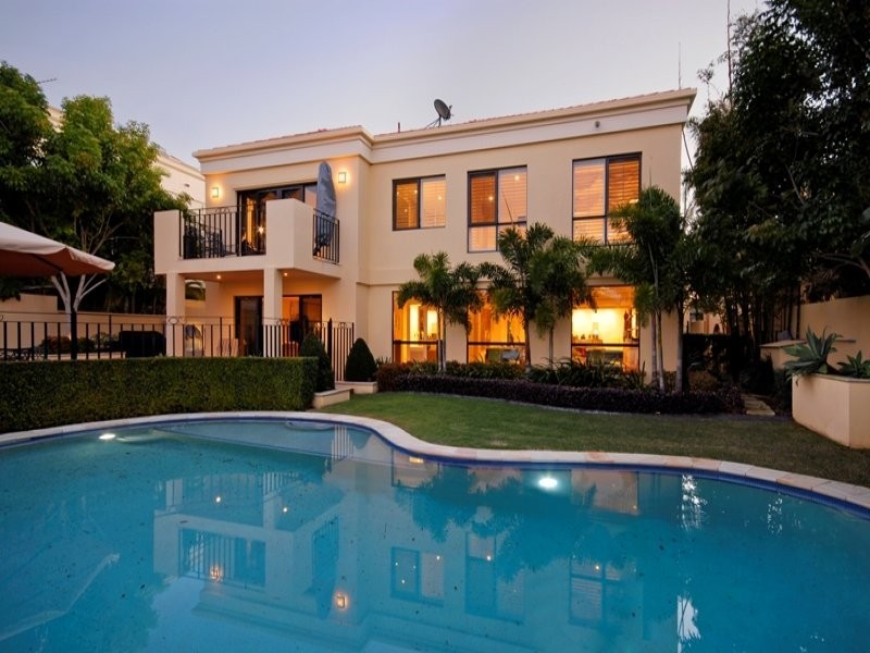 13 Seafarer Court, Paradise Waters QLD 4217