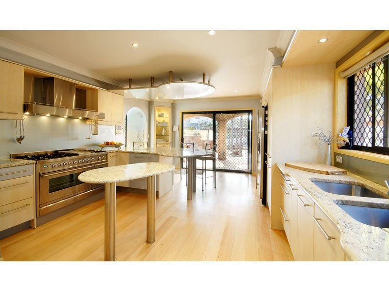 35 Admiralty Drive, Paradise Waters QLD 4217