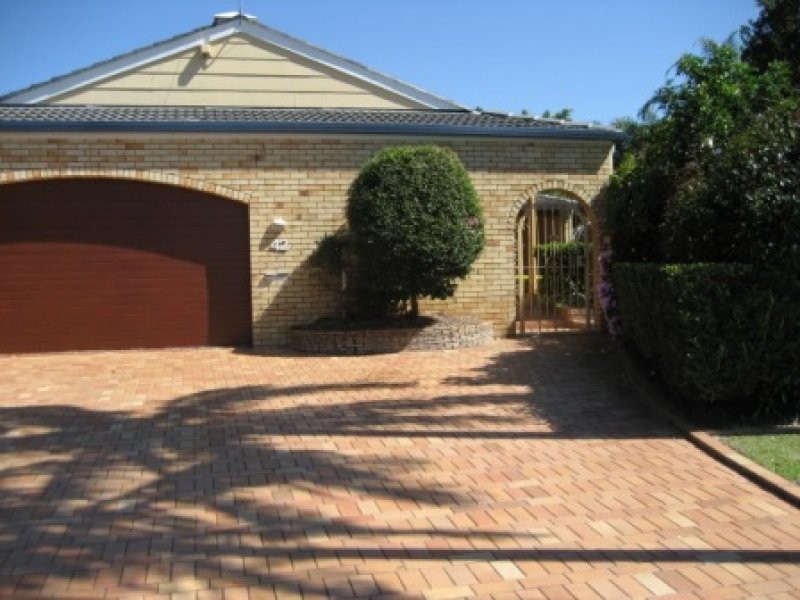 42 River Crescent, Broadbeach Waters QLD 4218