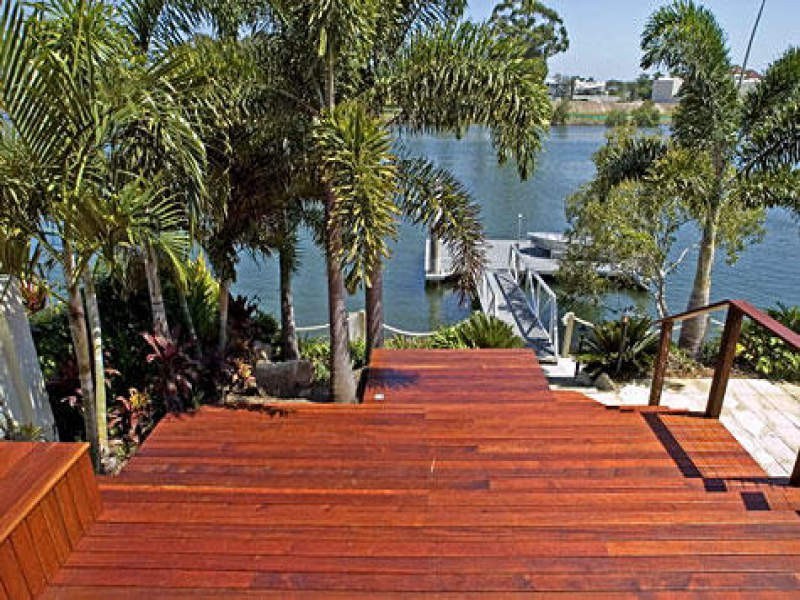 7 Ipsley Drive, Broadbeach Waters QLD 4218