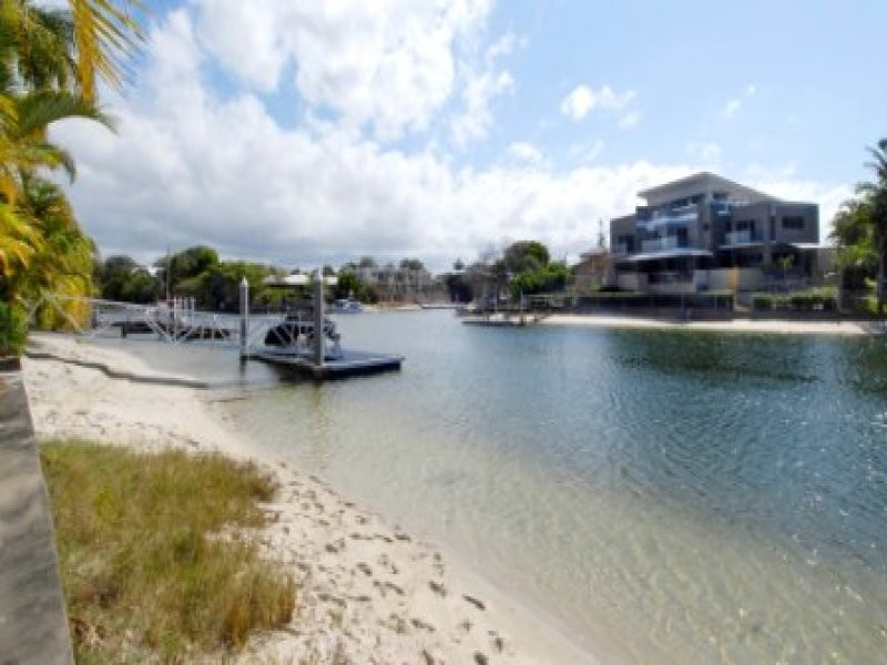 98 Gibraltar Drive, Isle Of Capri QLD 4217