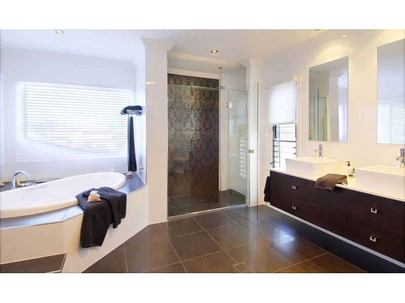 10 St Tropez Terrace, Sorrento QLD 4217