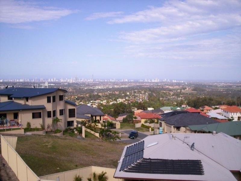 11 Chevron Rise, Highland Park QLD 4211