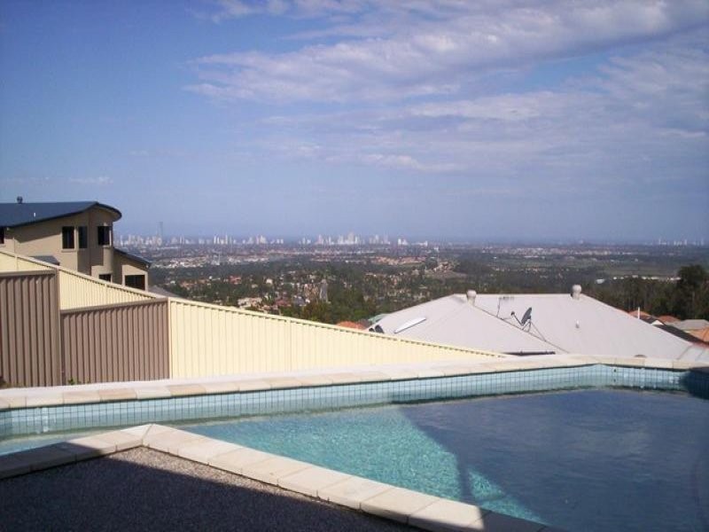 11 Chevron Rise, Highland Park QLD 4211