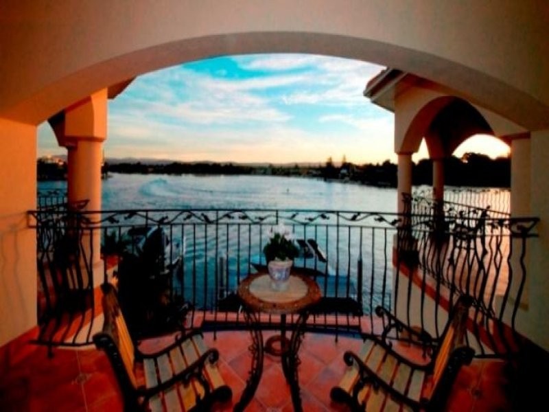 102 Admiralty Drive, Paradise Waters QLD 4217