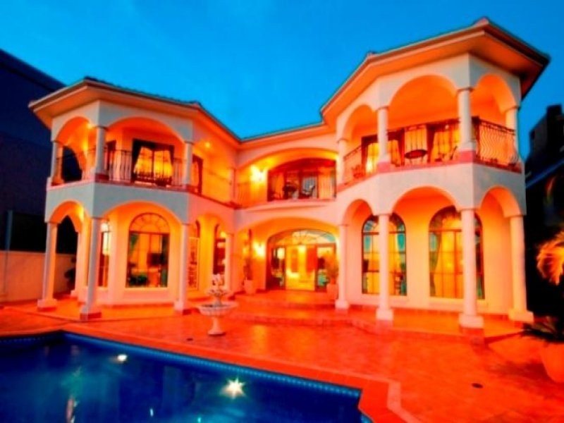 102 Admiralty Drive, Paradise Waters QLD 4217