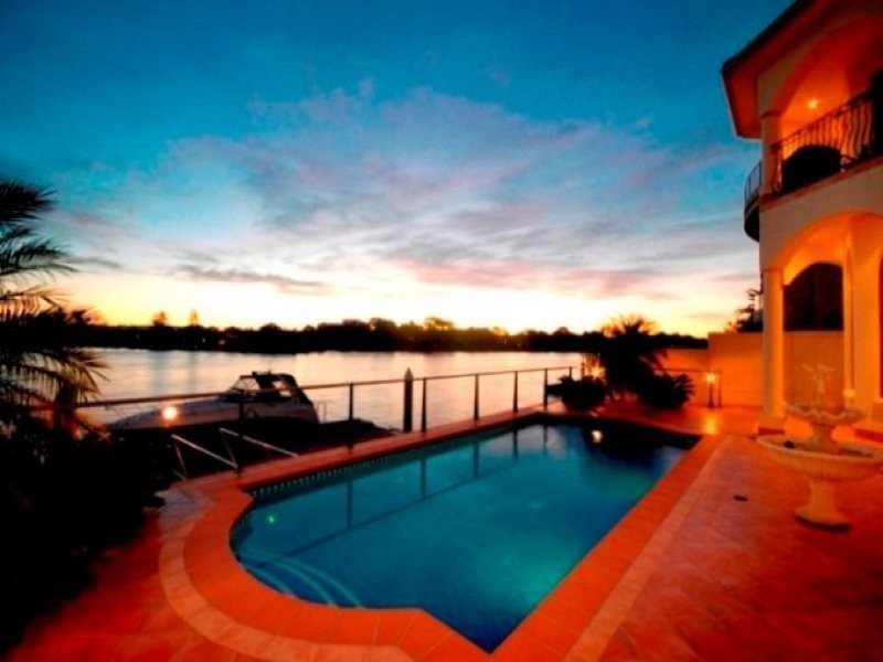 102 Admiralty Drive, Paradise Waters QLD 4217