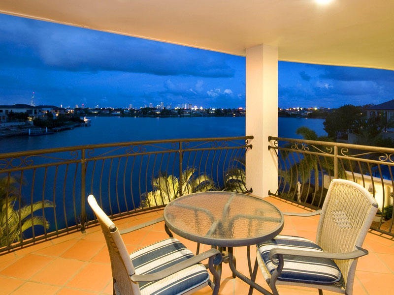 73 Bollard Circuit, Clear Island Waters QLD 4226