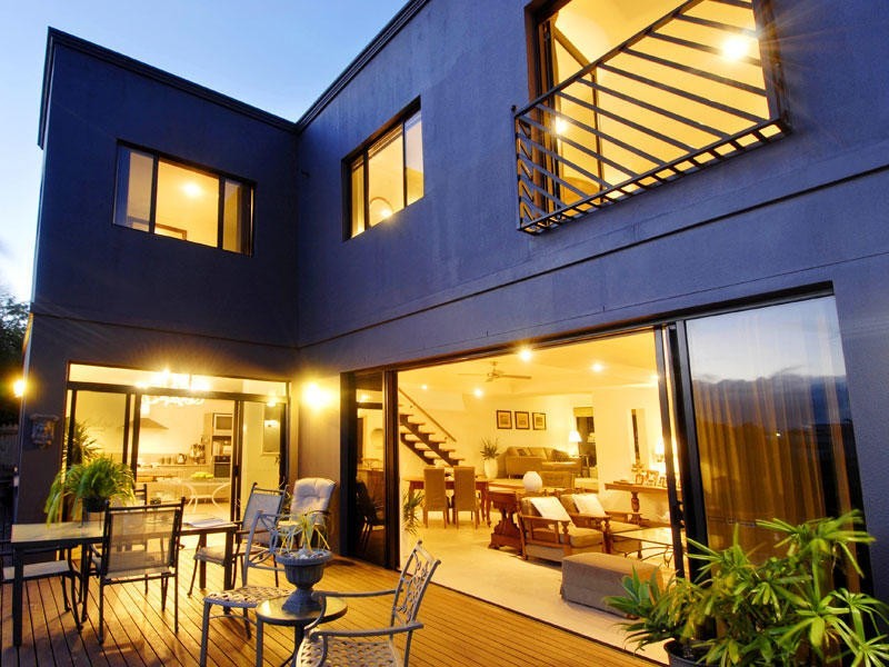34 T E Peters Drive, Broadbeach Waters QLD 4218