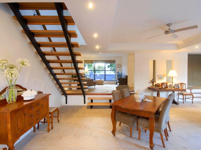 34 T E Peters Drive, Broadbeach Waters QLD 4218