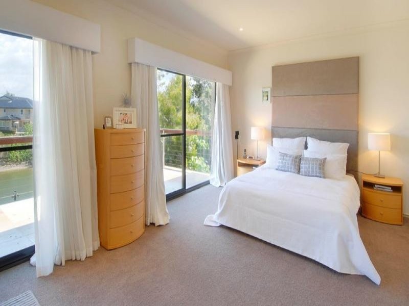 16 Blair Athol Crescent, Sorrento QLD 4217