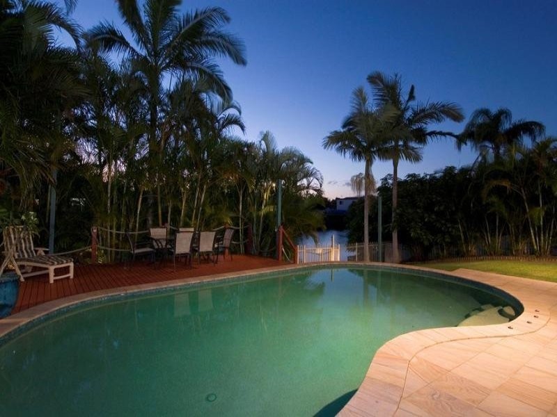 6 Gibraltar Drive, Isle Of Capri QLD 4217