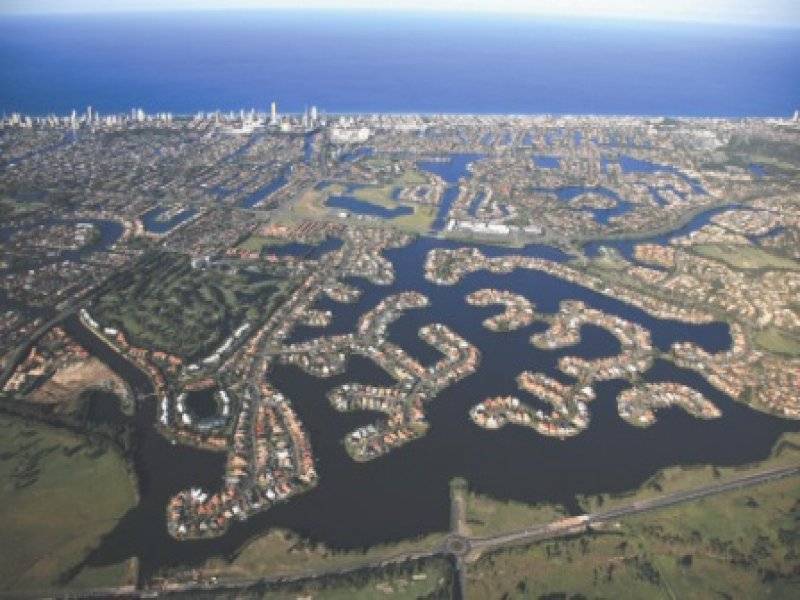 32 Istana View, Clear Island Waters QLD 4226