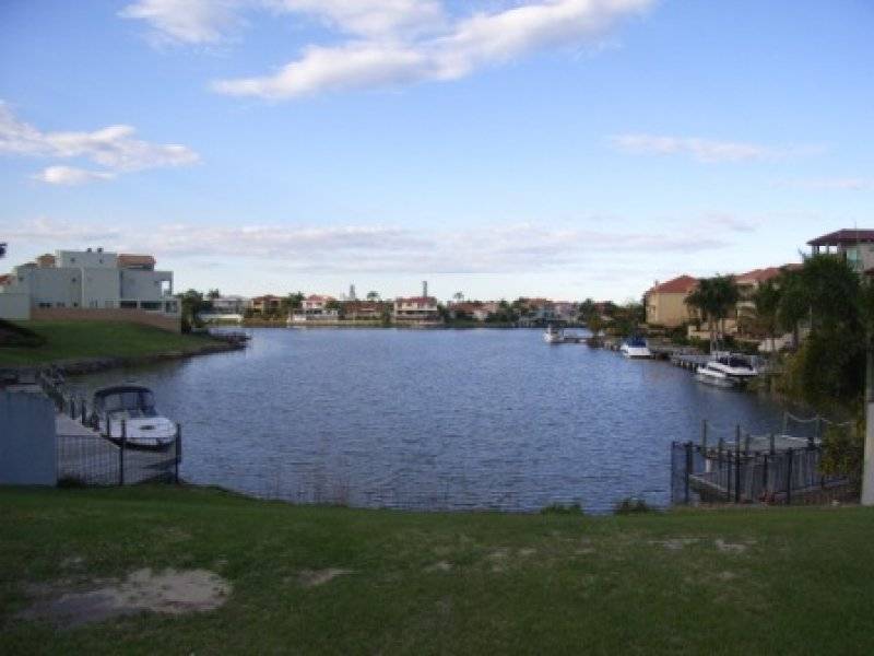 32 Istana View, Clear Island Waters QLD 4226