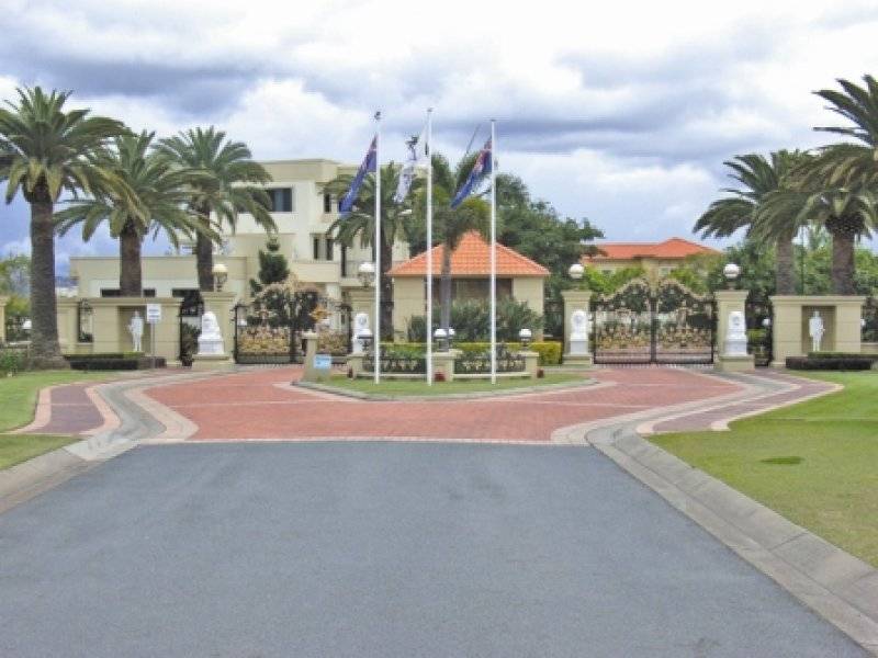 32 Istana View, Clear Island Waters QLD 4226