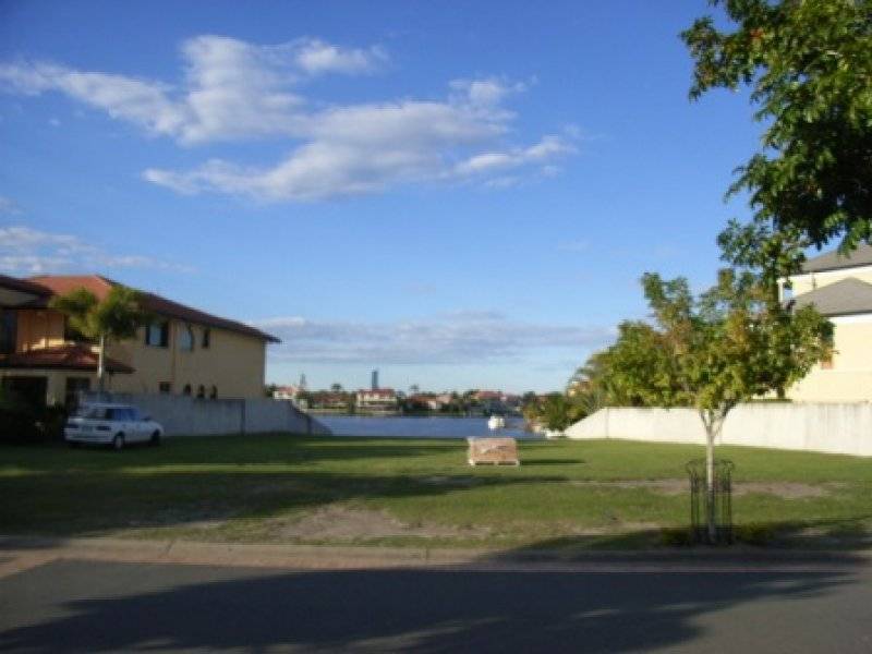 32 Istana View, Clear Island Waters QLD 4226