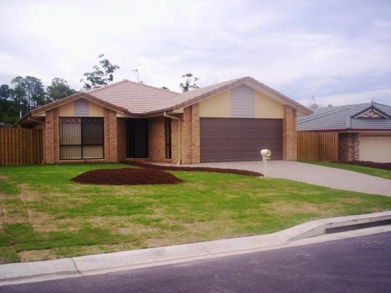 14 Irvine St, Pacific Pines QLD 4211