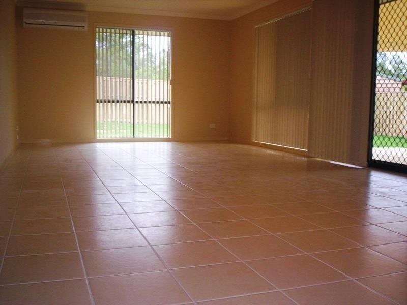 14 Irvine St, Pacific Pines QLD 4211