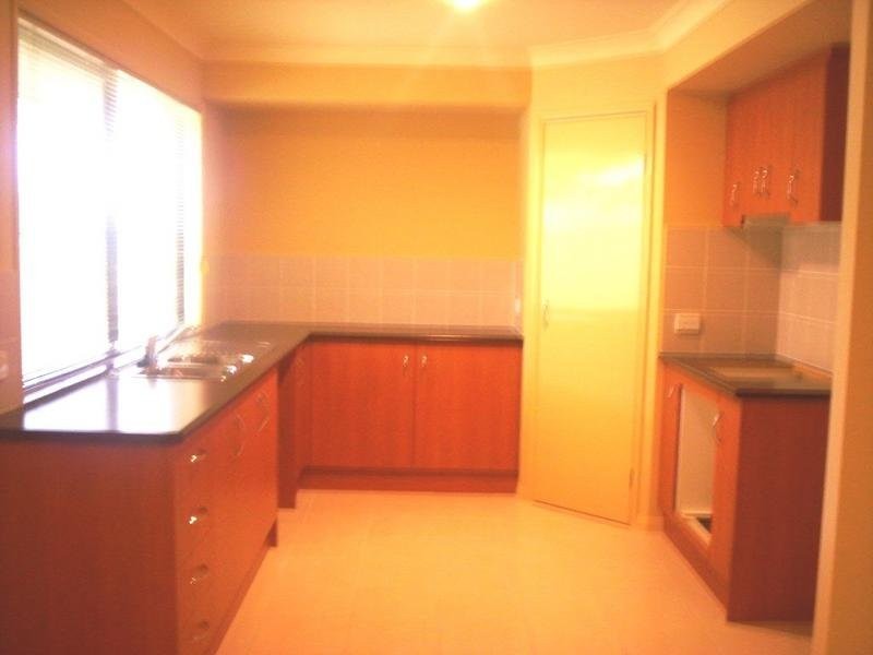 14 Irvine St, Pacific Pines QLD 4211