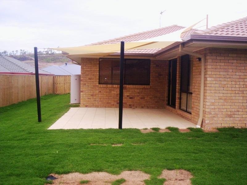 14 Irvine St, Pacific Pines QLD 4211