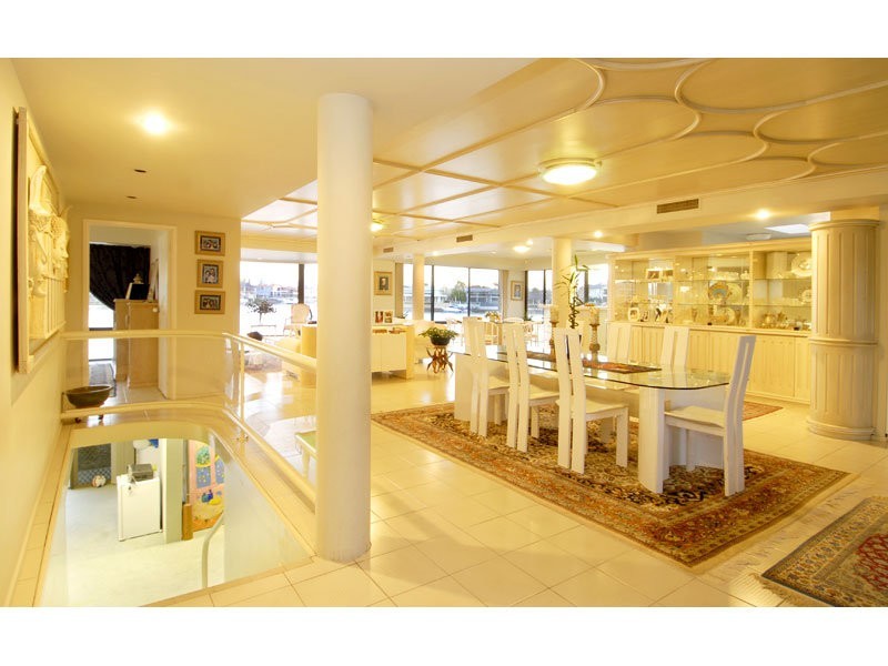 66 Admiralty Drive, Paradise Waters QLD 4217