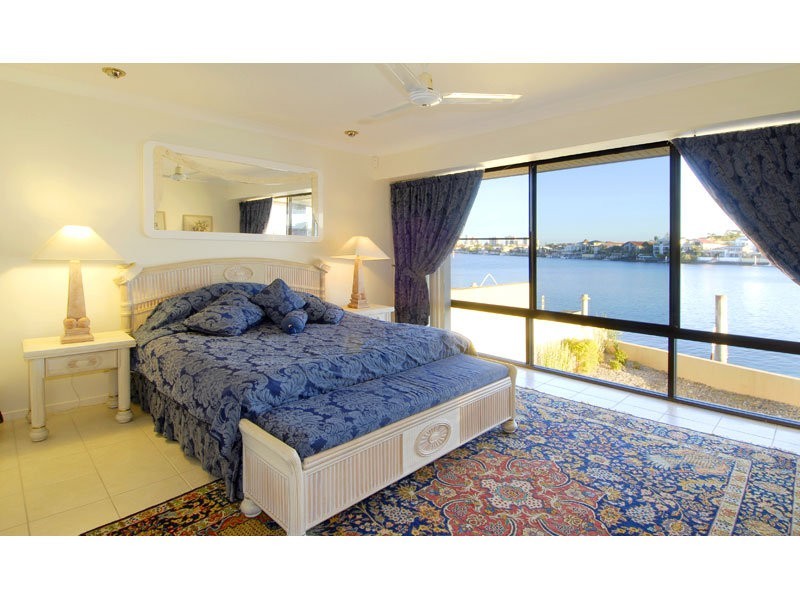 66 Admiralty Drive, Paradise Waters QLD 4217