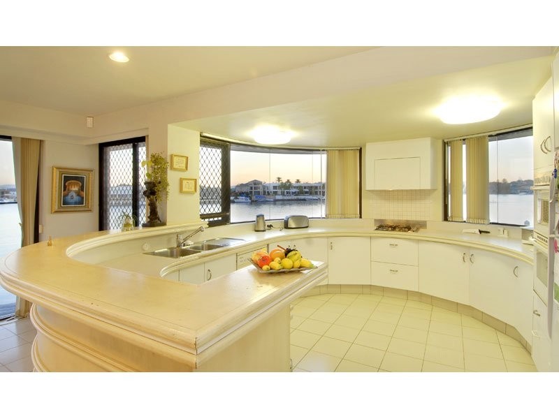 66 Admiralty Drive, Paradise Waters QLD 4217