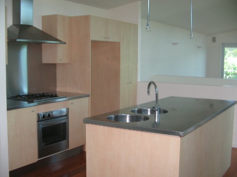 19 Yacht Street, Southport QLD 4215