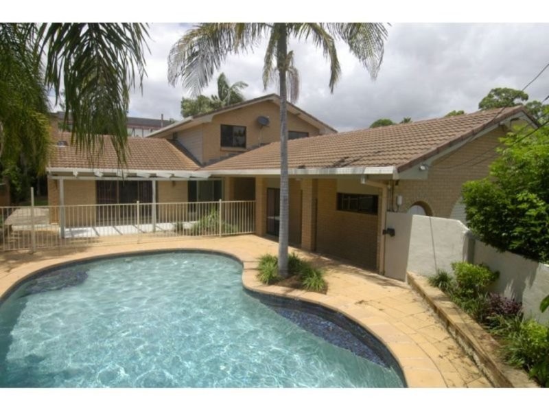 10 Canara Street, Benowa QLD 4217