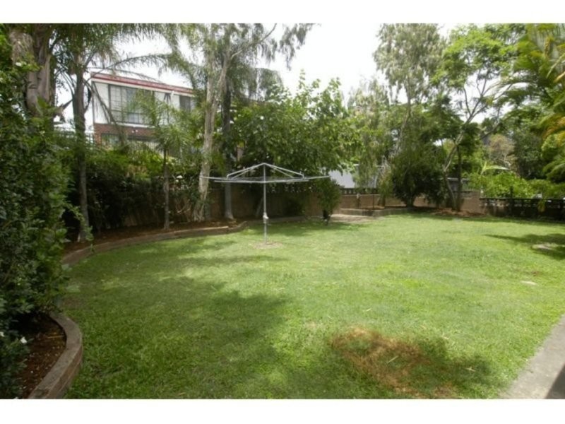 10 Canara Street, Benowa QLD 4217