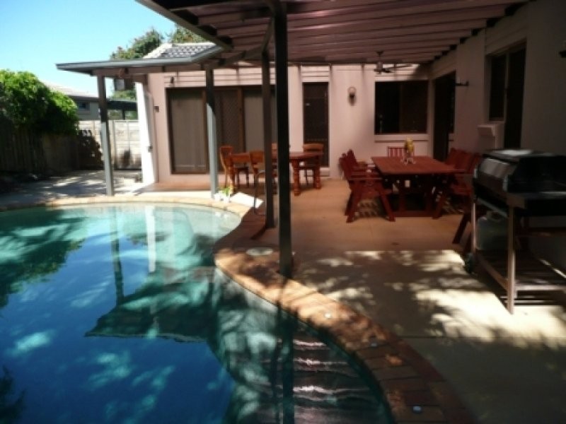 57 Dunkeith Avenue, Benowa QLD 4217