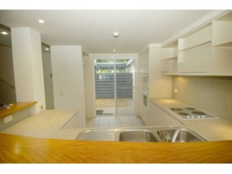 1 Ross Street, Benowa QLD 4217