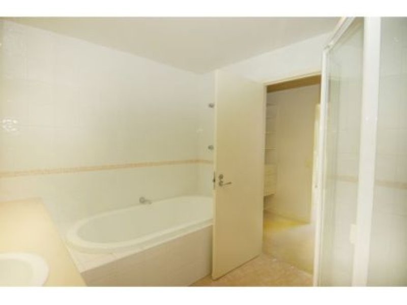 1 Ross Street, Benowa QLD 4217