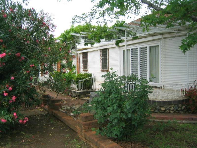 42 Stewart Ave, Tamworth NSW 2340