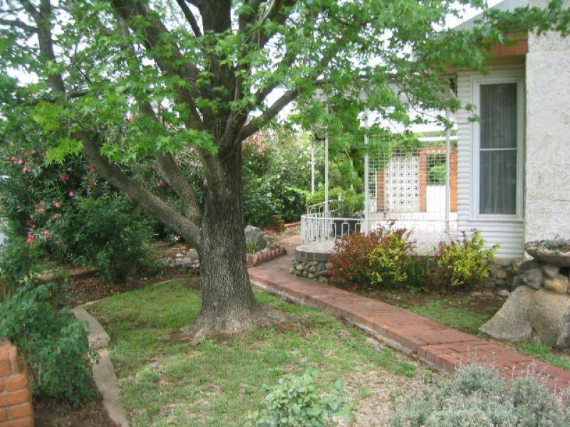42 Stewart Ave, Tamworth NSW 2340