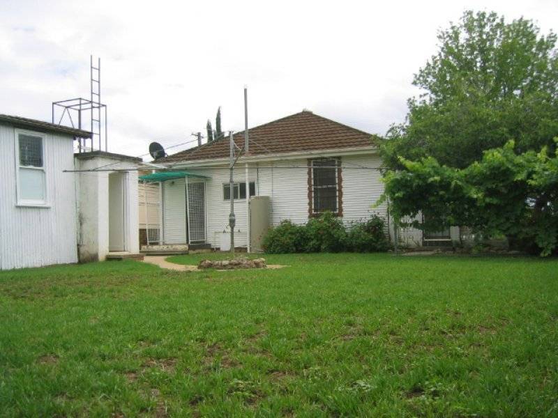 42 Stewart Ave, Tamworth NSW 2340