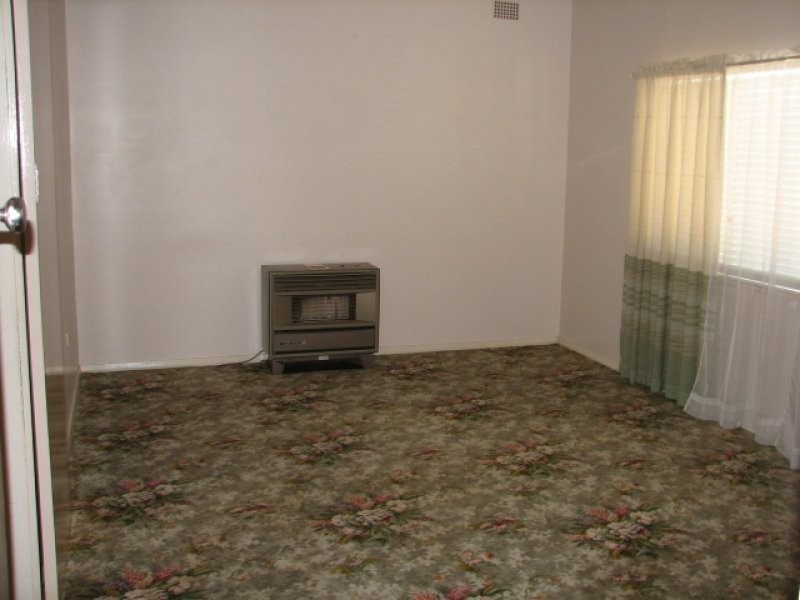 123 Robert Street, Tamworth NSW 2340