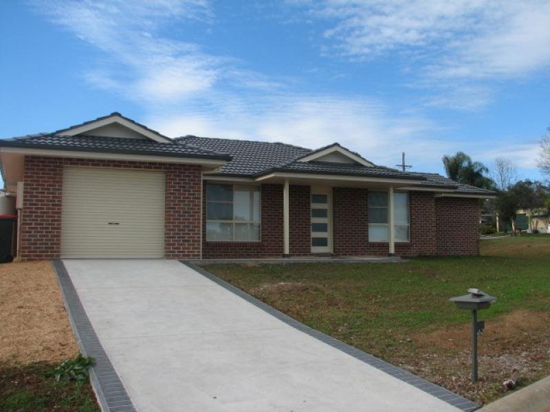 11 Karenvar Ave, Tamworth NSW 2340