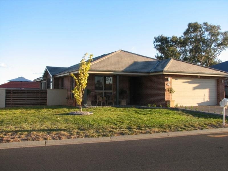 24 Kalinda Place, Tamworth NSW 2340